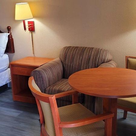 Regency Travel Inn Hayti Экстерьер фото