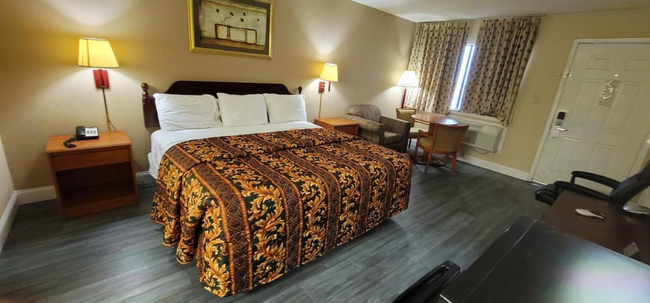 Regency Travel Inn Hayti Экстерьер фото