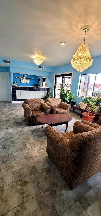 Regency Travel Inn Hayti Экстерьер фото