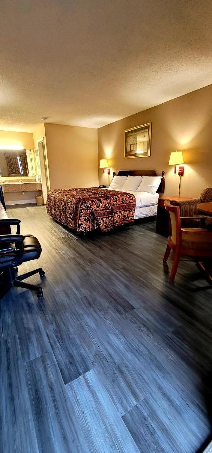 Regency Travel Inn Hayti Экстерьер фото