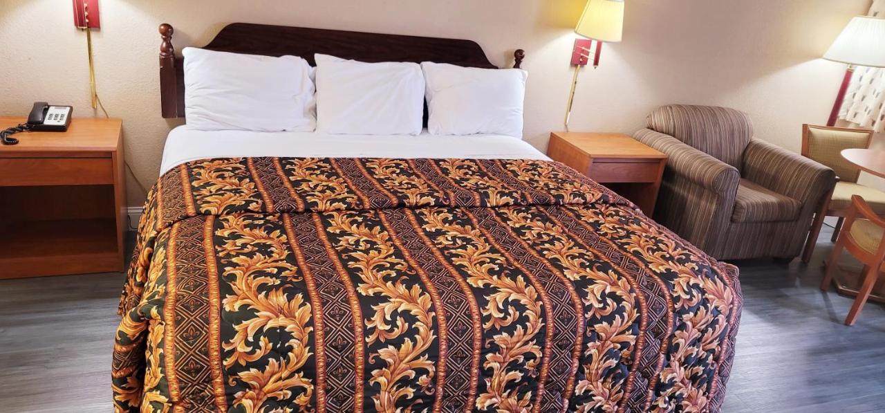 Regency Travel Inn Hayti Экстерьер фото
