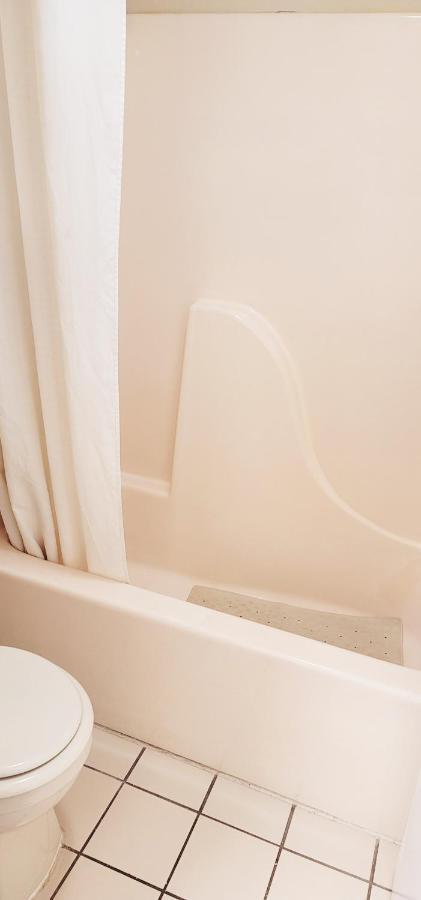 Regency Travel Inn Hayti Экстерьер фото