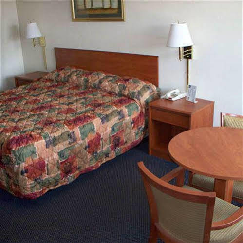 Regency Travel Inn Hayti Номер фото